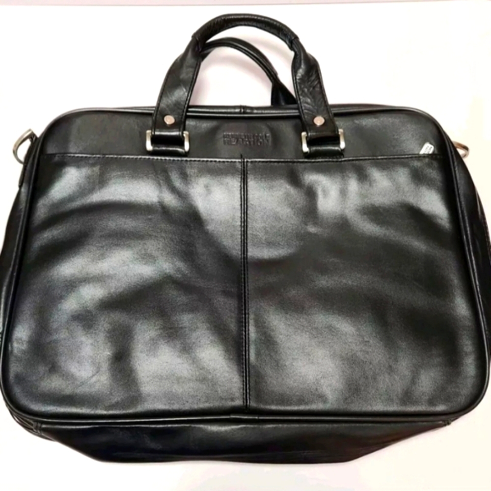 Kenneth Cole Reaction Laptop Briefcase Shoulder Bag in Black Leather.